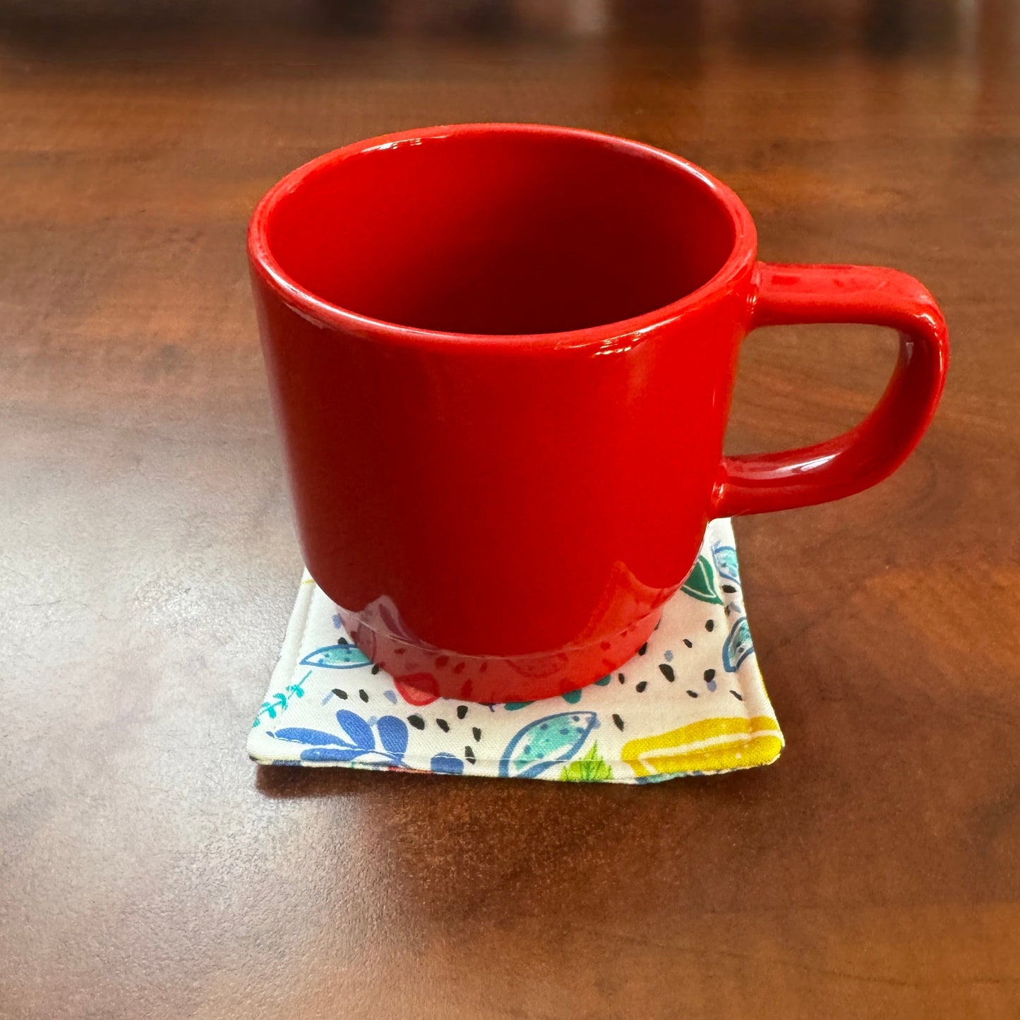 Keep your surfaces safe and stylish with our 100% cotton strawberry and lemon coaster. This charming coaster features a vibrant strawberry and lemon print that adds a touch of fresh, fruity fun to any room. Crafted with an absorbent cotton batting layer inside, it's designed to soak up condensation and protect your furniture from unsightly water rings and spills. Perfect for coffee mugs, glasses, or teacups, this durable and machine-washable coaster is a delightful addition to your kitchen or living room. E