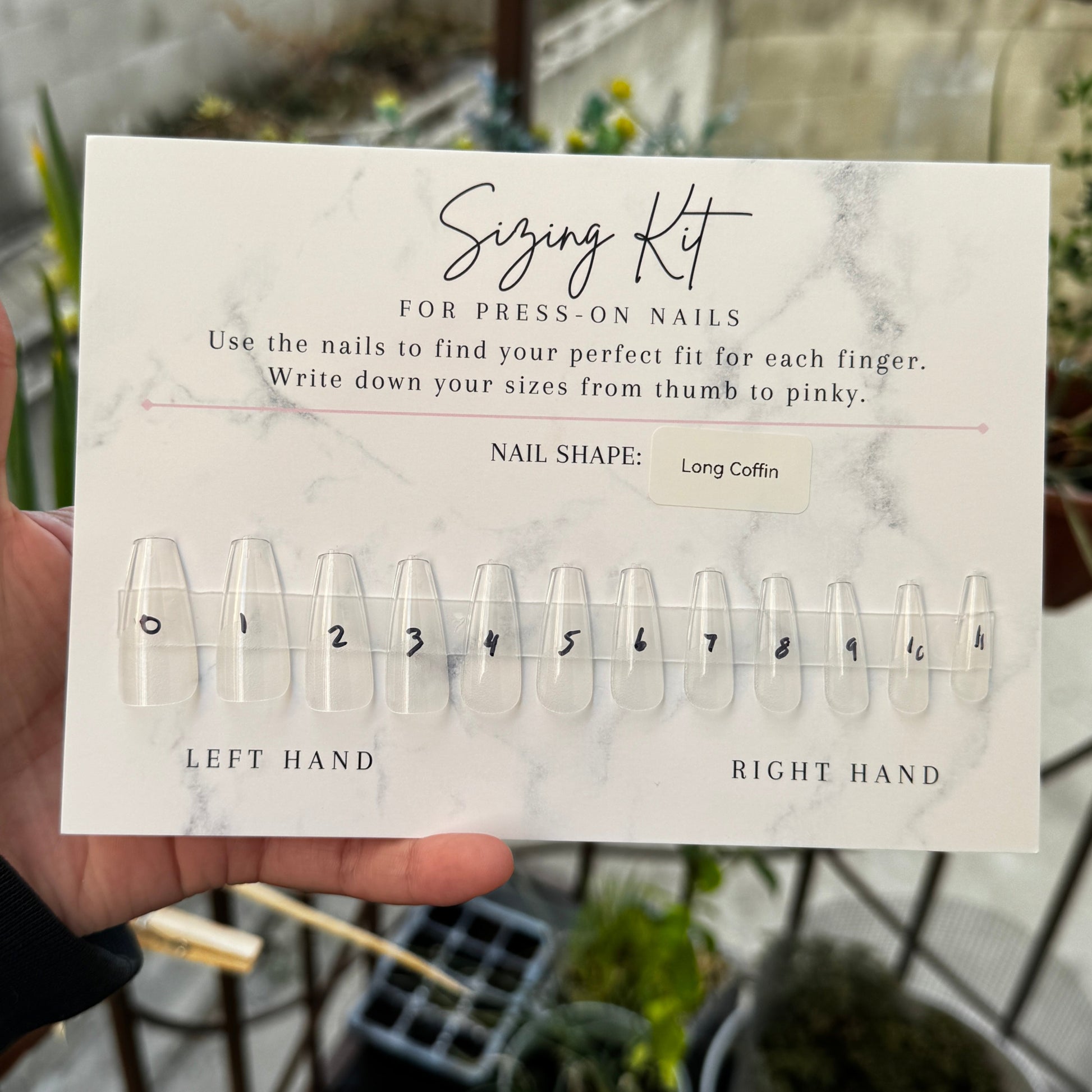Our sizing kit is the best way to find your perfect nail fit. A good fit is key for nails that look natural and last a long time.