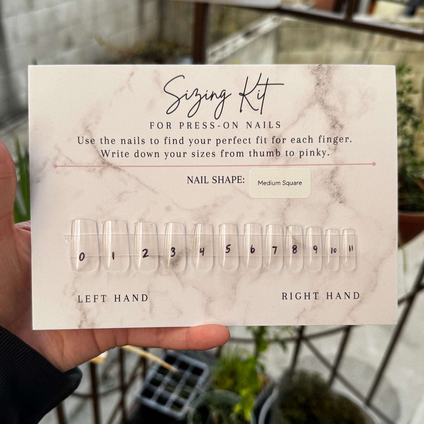 Our sizing kit is the best way to find your perfect nail fit. A good fit is key for nails that look natural and last a long time.