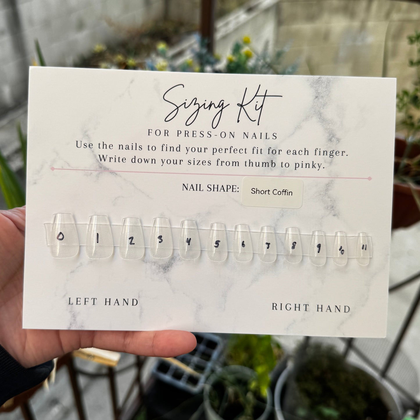 Our sizing kit is the best way to find your perfect nail fit. A good fit is key for nails that look natural and last a long time.