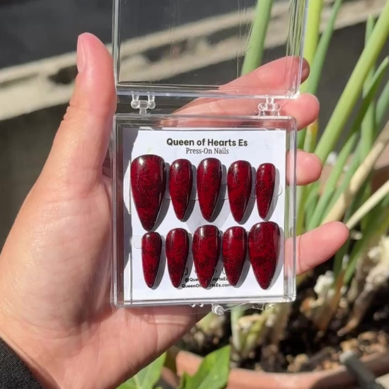 Get ready for "The Temptress" and embrace dark glamour with these stunning handmade press-on nails, featuring a rich dark base and delicate, red lace design.&nbsp;